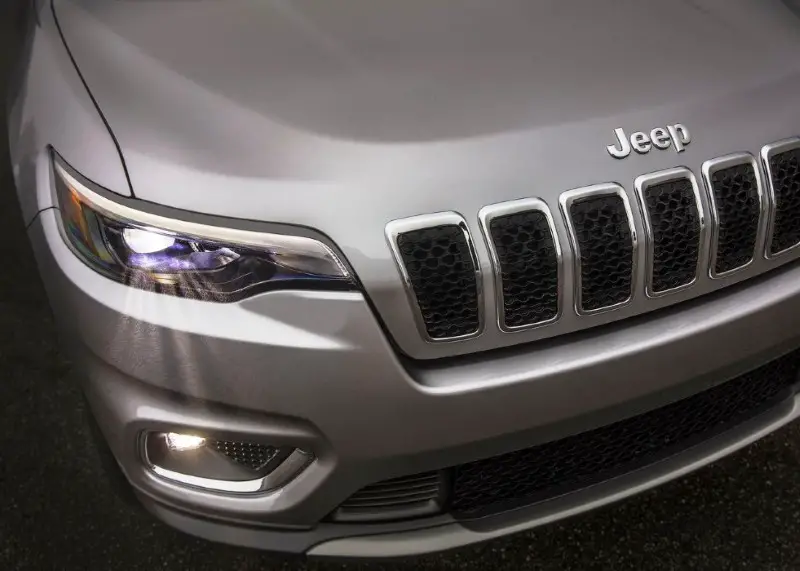 2020 Jeep Grand Cherokee Spy Photos & Teaser