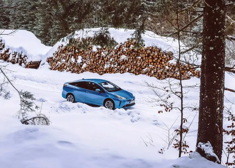 2020 Toyota Prius Test in Snow