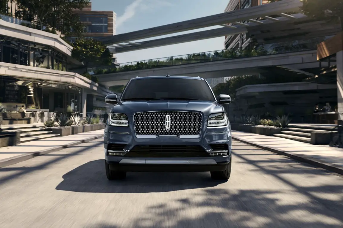 2021 Lincoln Navigator New Front Grill Design