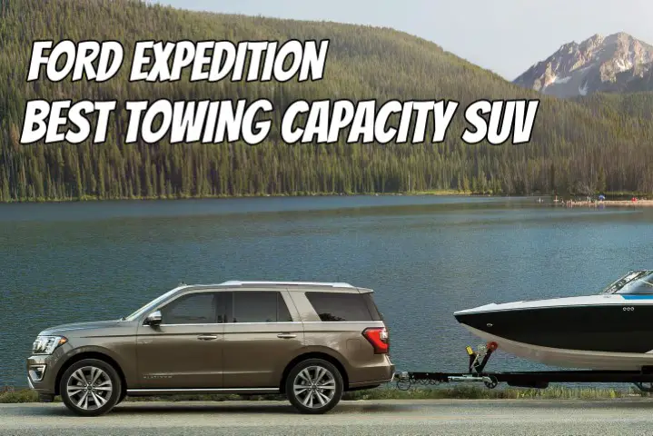 2022 Ford Expedition Towing a Boat